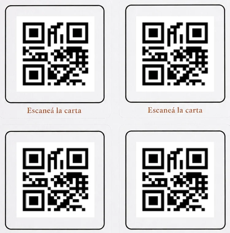 Hoja de stickers con el QR de la carta.